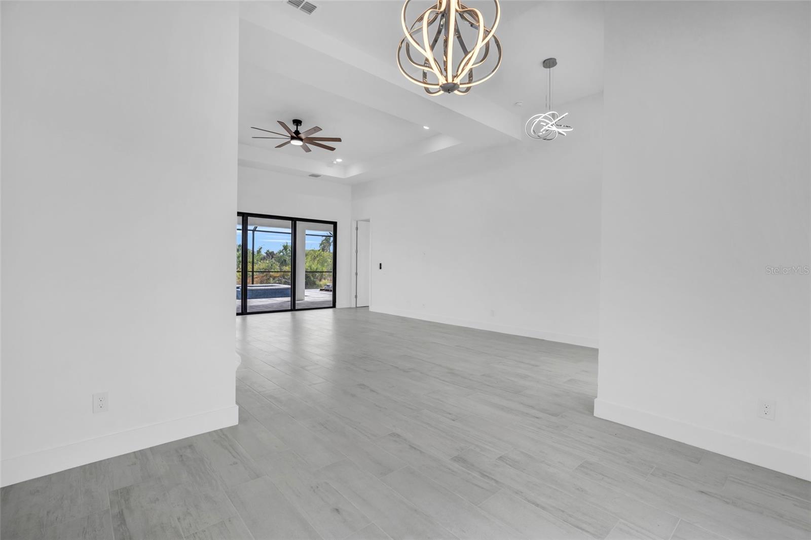 Image 27 of 39 For 15401 Aqua Circle