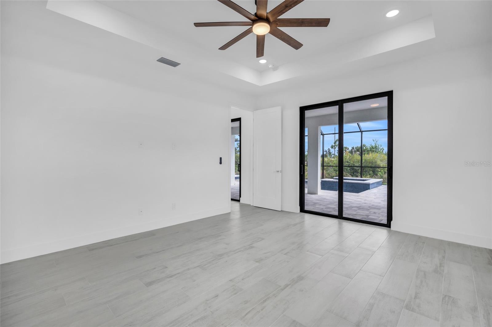 Image 29 of 39 For 15401 Aqua Circle