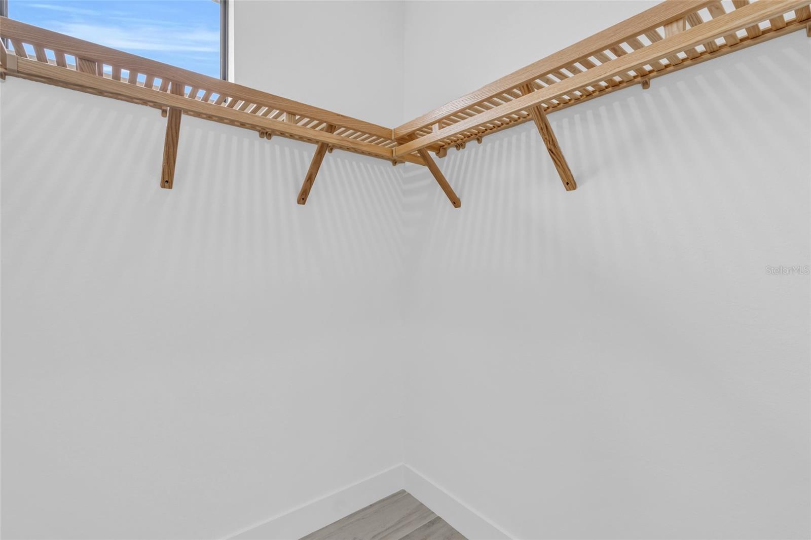 Image 31 of 39 For 15401 Aqua Circle