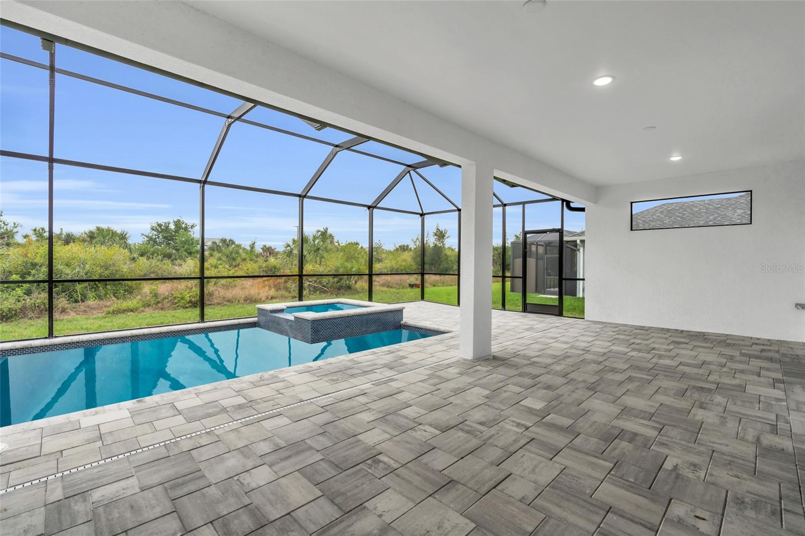 Image 6 of 39 For 15401 Aqua Circle