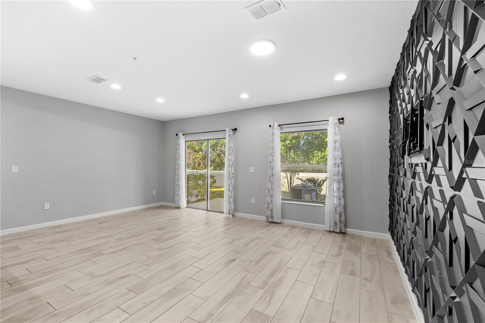 Image 12 of 34 For 260 Smugglers Way