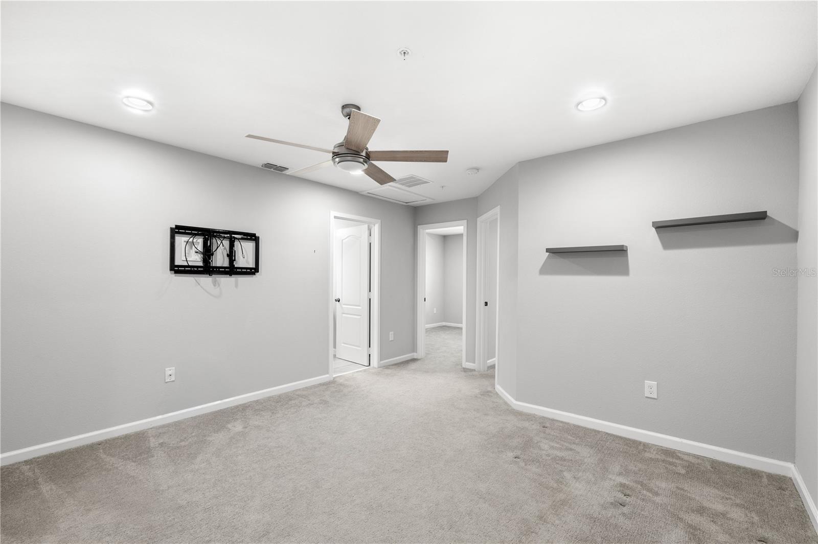 Image 18 of 34 For 260 Smugglers Way