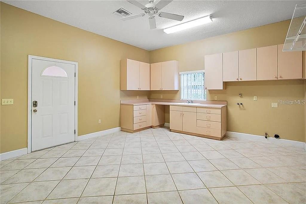 Image 11 of 39 For 627 Yorktown Drive