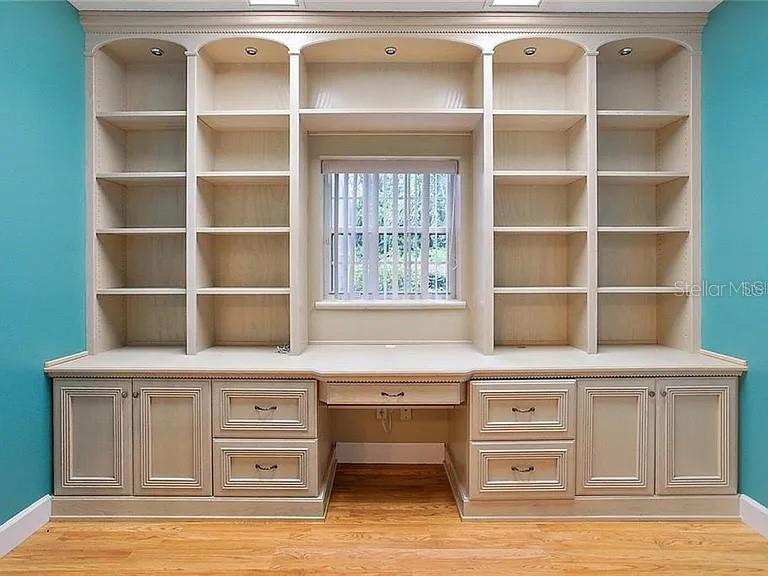 Image 12 of 39 For 627 Yorktown Drive