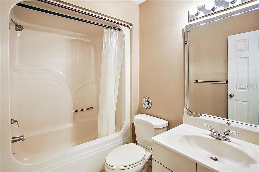 Image 16 of 39 For 627 Yorktown Drive