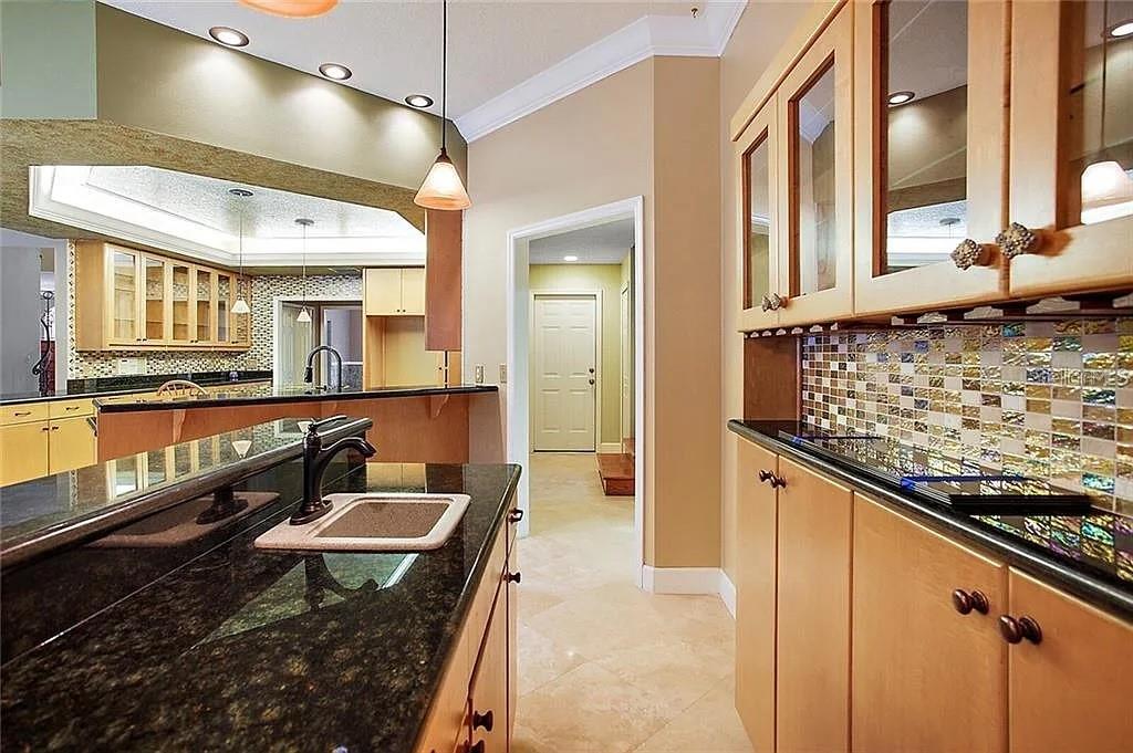 Image 18 of 39 For 627 Yorktown Drive