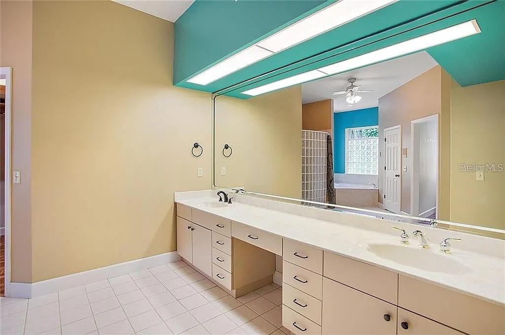 Image 19 of 39 For 627 Yorktown Drive