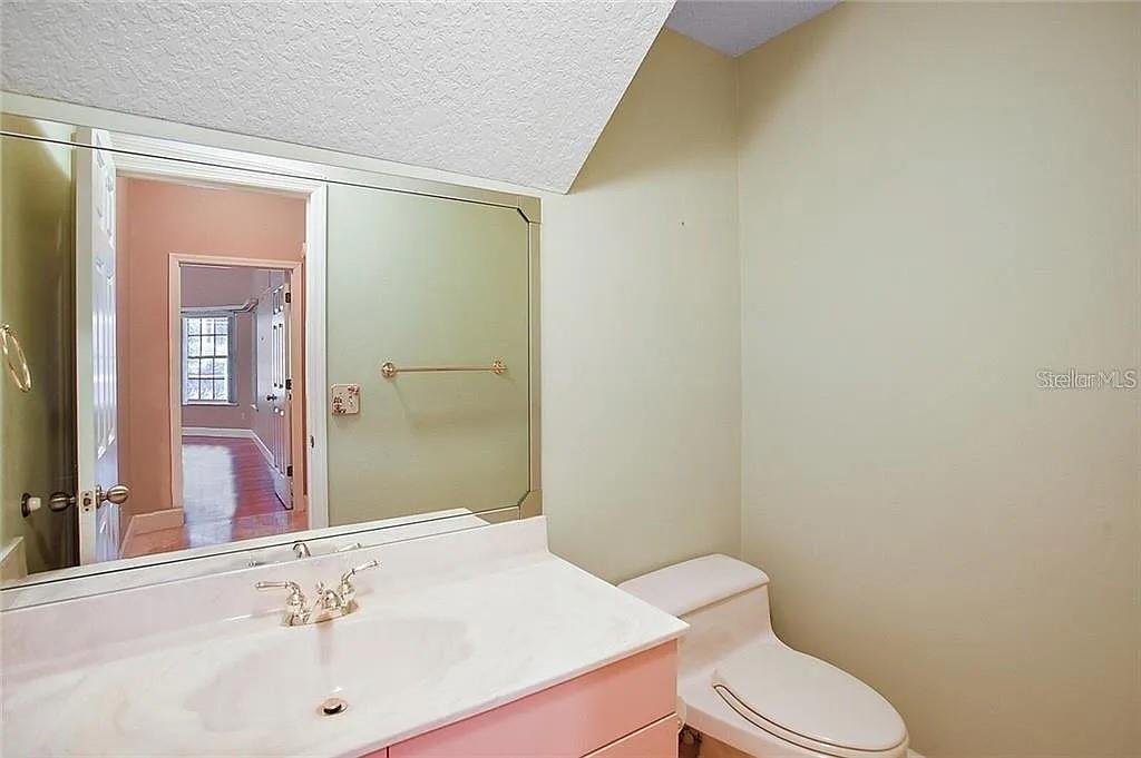 Image 20 of 39 For 627 Yorktown Drive