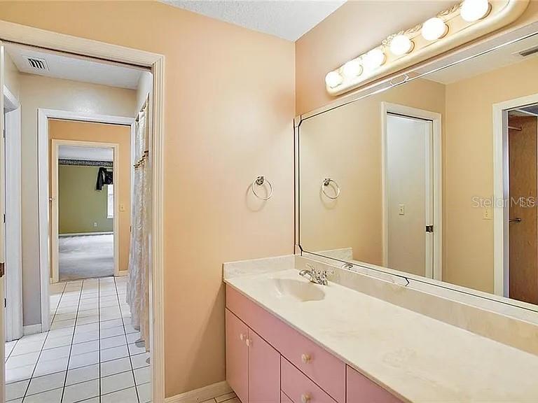 Image 21 of 39 For 627 Yorktown Drive