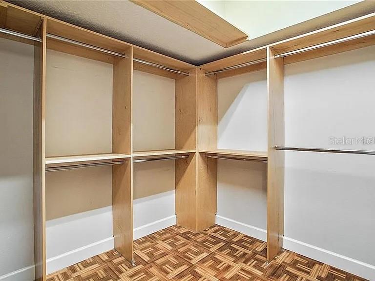 Image 22 of 39 For 627 Yorktown Drive