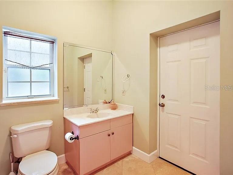 Image 23 of 39 For 627 Yorktown Drive