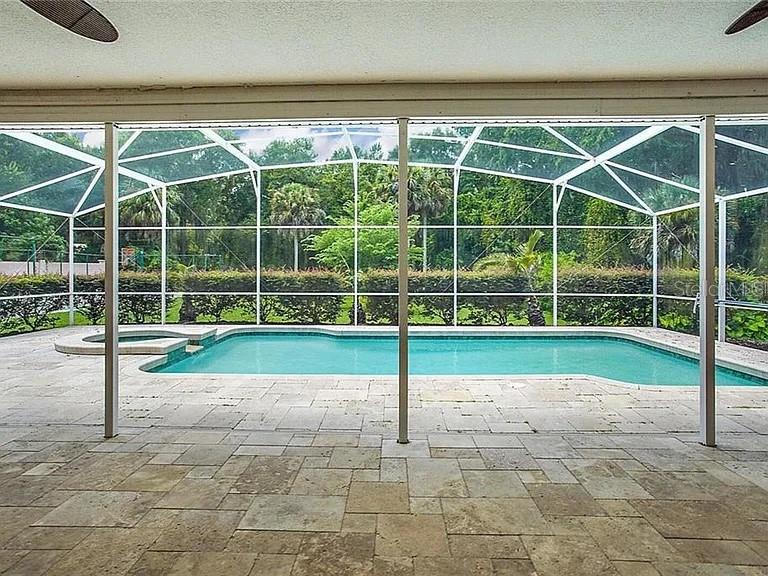 Image 25 of 39 For 627 Yorktown Drive