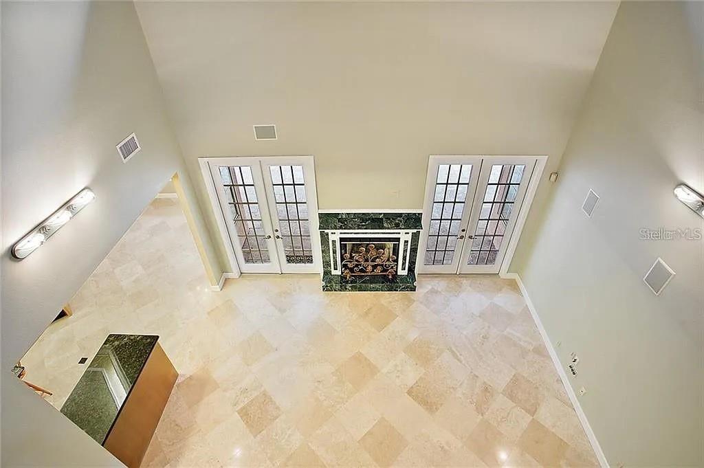 Image 28 of 39 For 627 Yorktown Drive