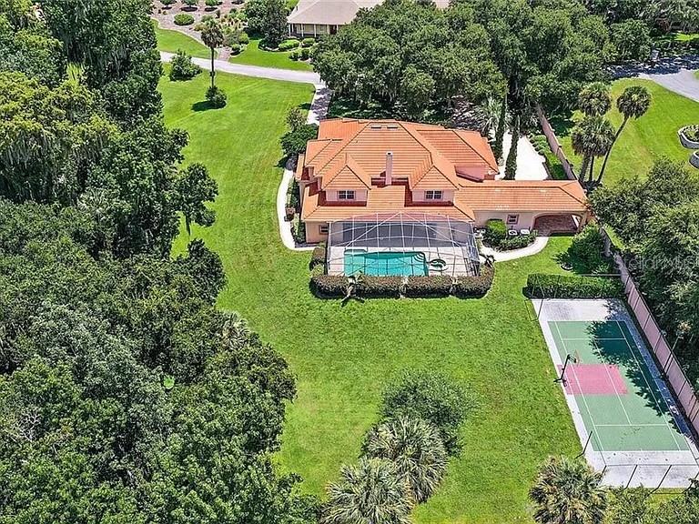 Image 30 of 39 For 627 Yorktown Drive