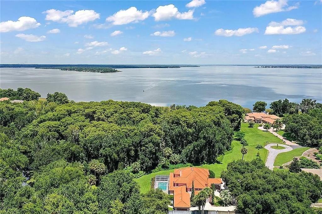 Image 32 of 39 For 627 Yorktown Drive