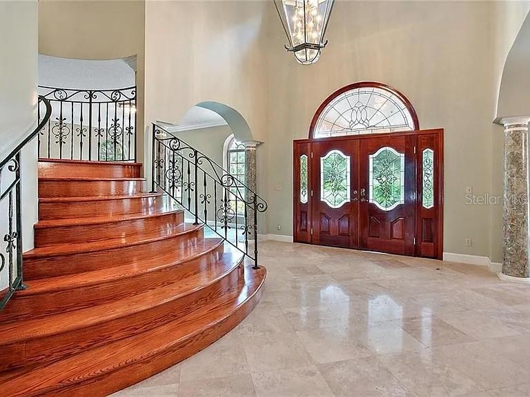 Image 5 of 39 For 627 Yorktown Drive