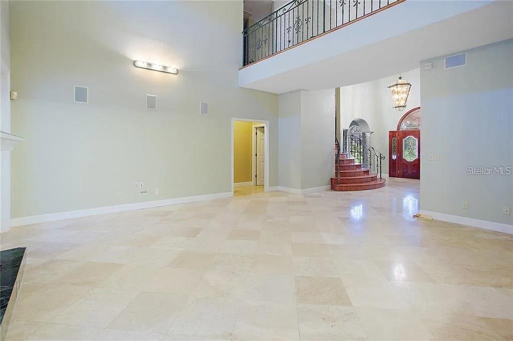 Image 6 of 39 For 627 Yorktown Drive