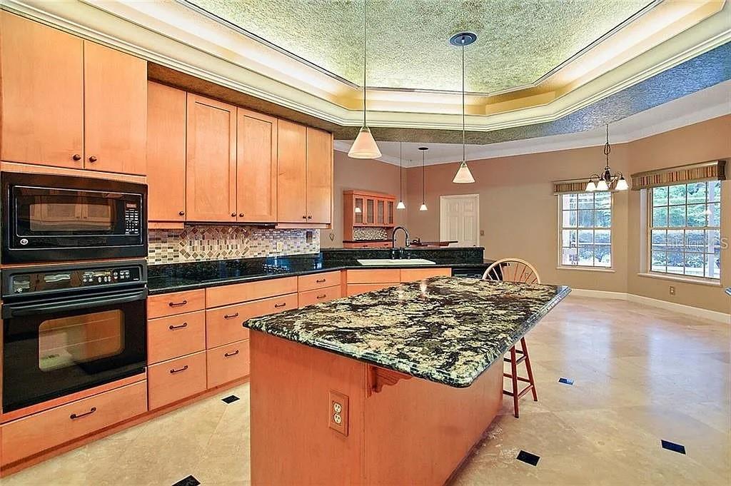 Image 9 of 39 For 627 Yorktown Drive