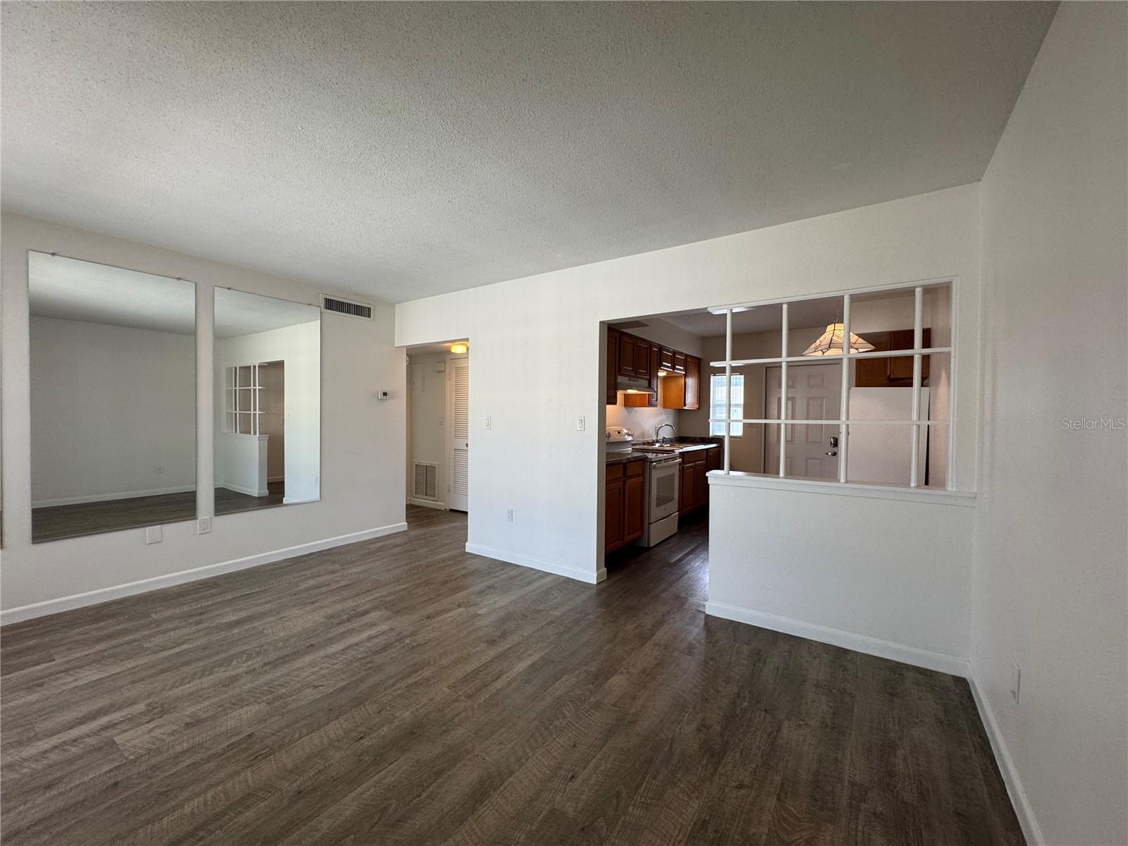 Image 4 of 25 For 206 Yale Street C