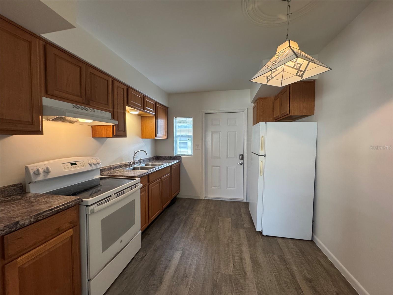 Image 6 of 25 For 206 Yale Street C