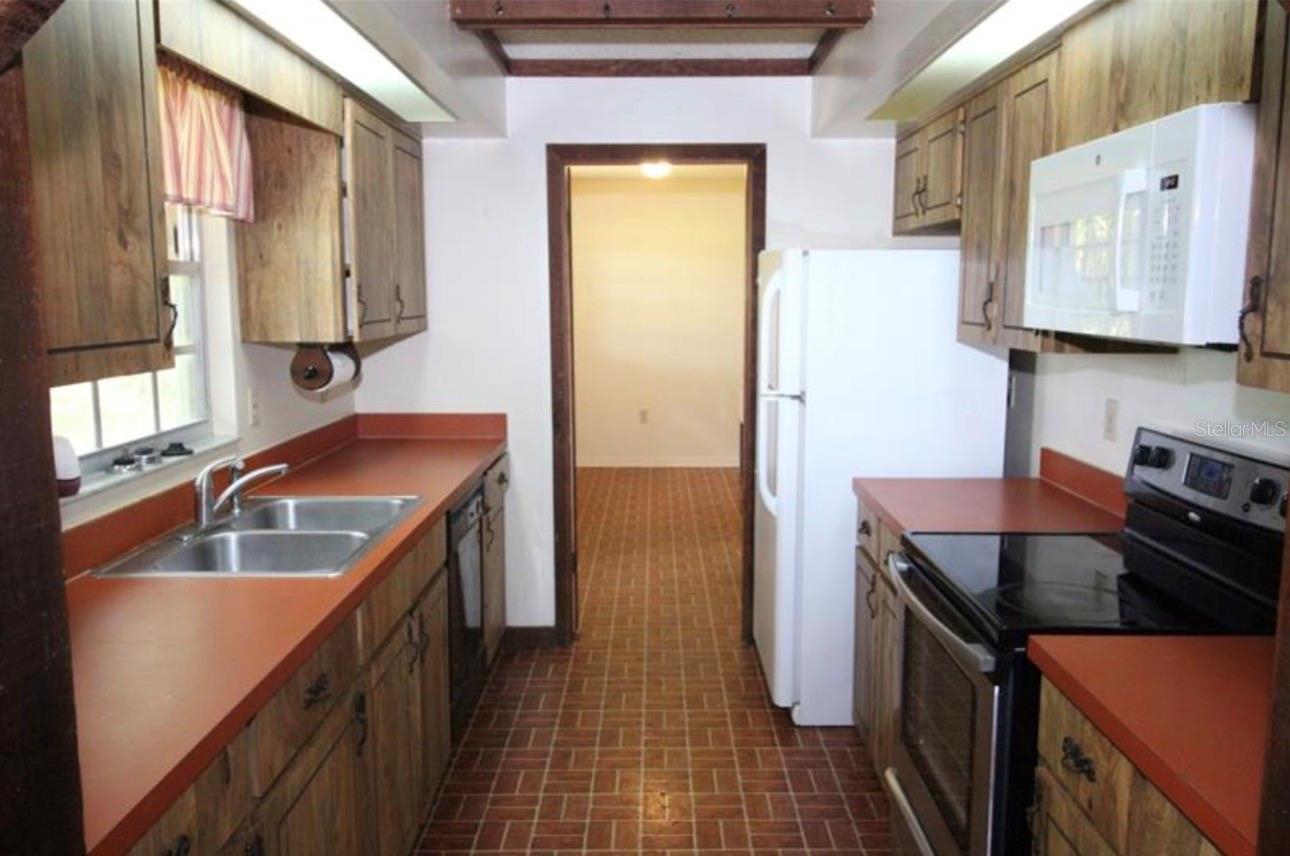 Image 23 of 28 For 125 Country Club Lane