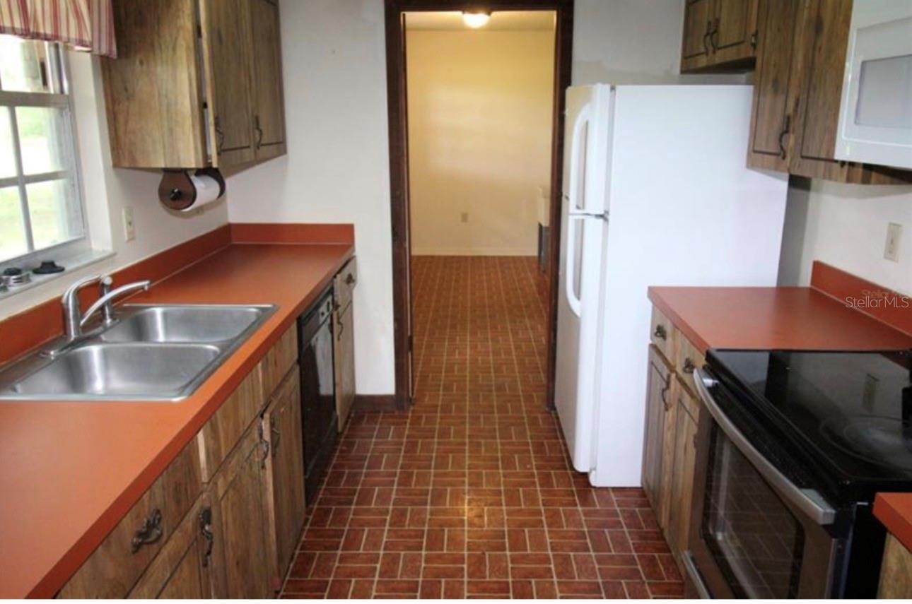 Image 24 of 28 For 125 Country Club Lane