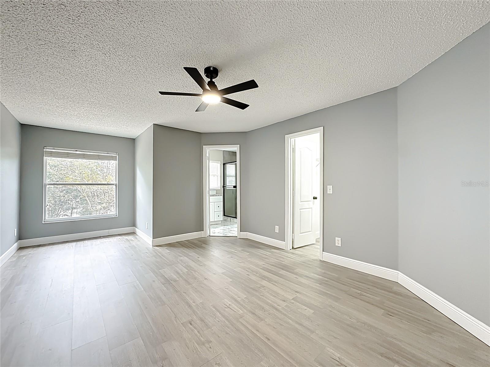 Image 36 of 67 For 697 Winding Lake Drive