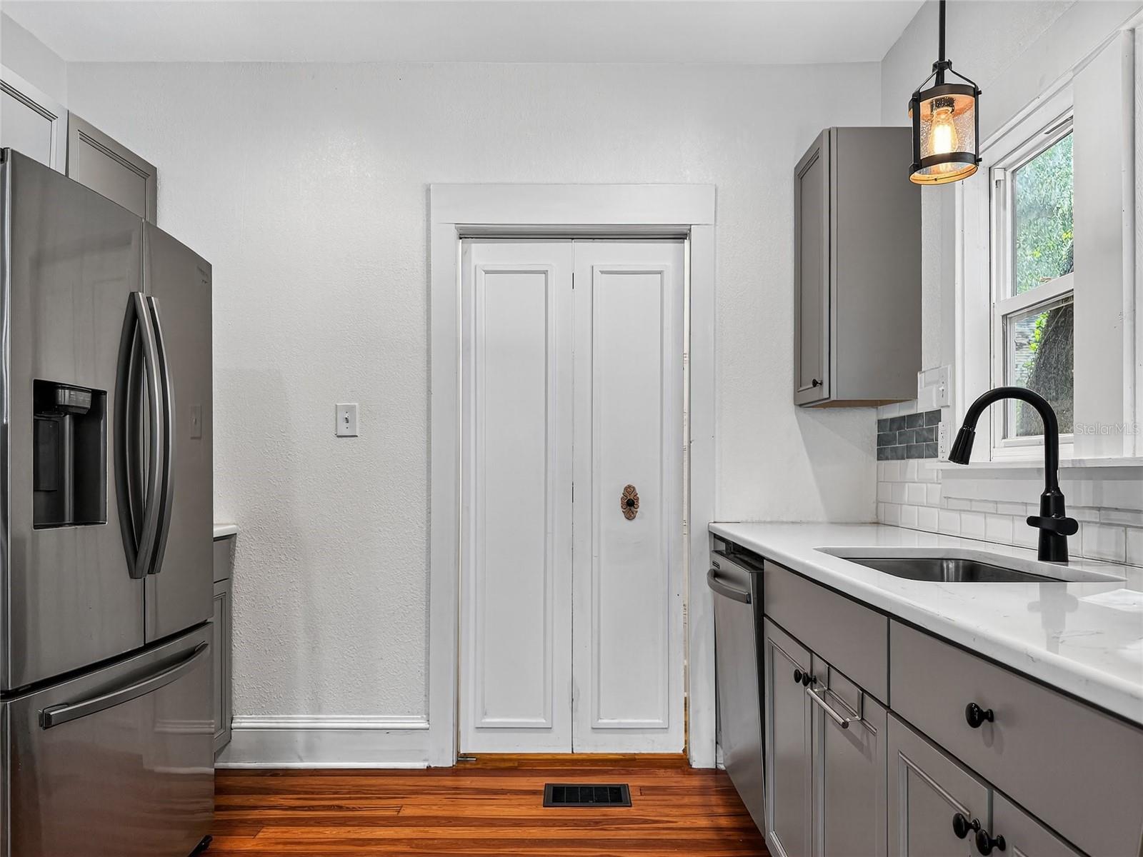 Image 22 of 62 For 1016 Washington Avenue