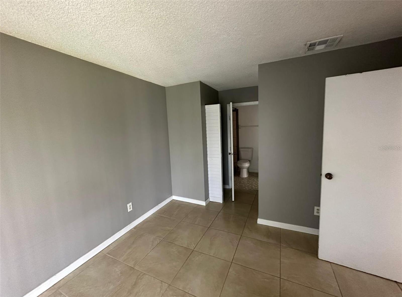 Image 9 of 11 For 2340 Huntington Green Court 1