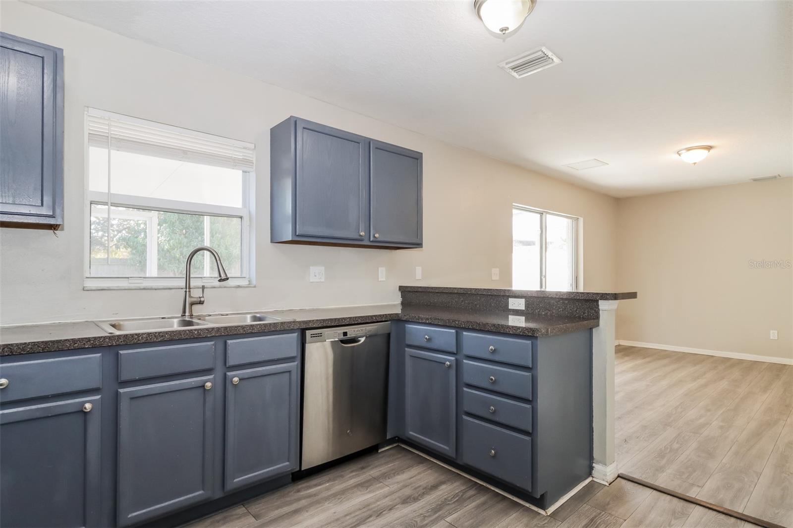 Image 7 of 19 For 2868 24th Avenue N