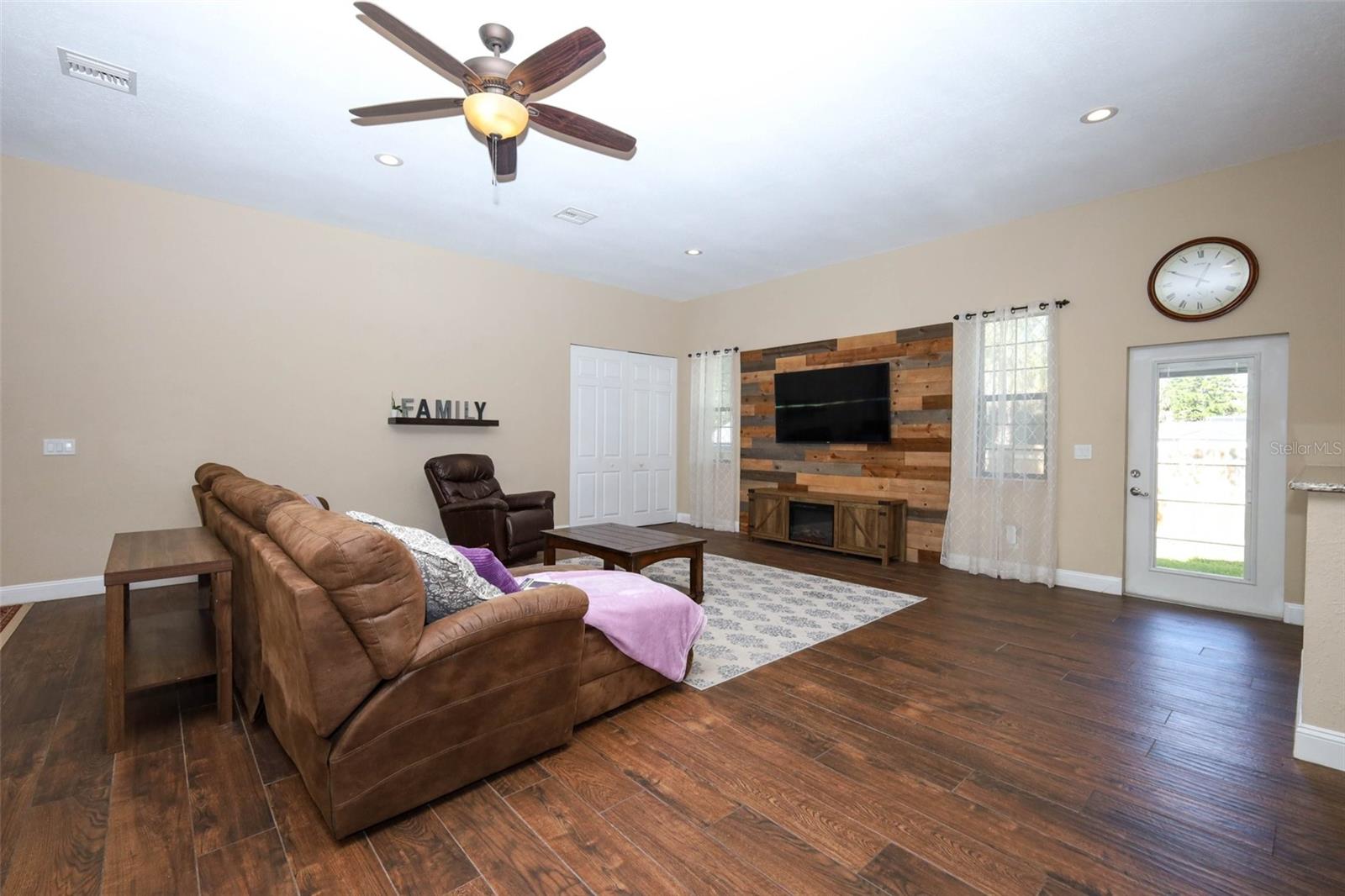 Image 19 of 72 For 615 Citrus Avenue