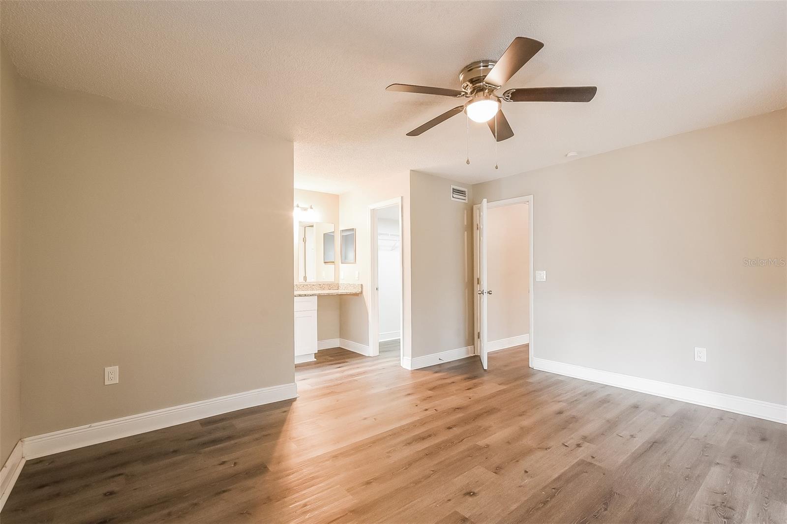 Image 10 of 22 For 4800 Old Oak Tree Court