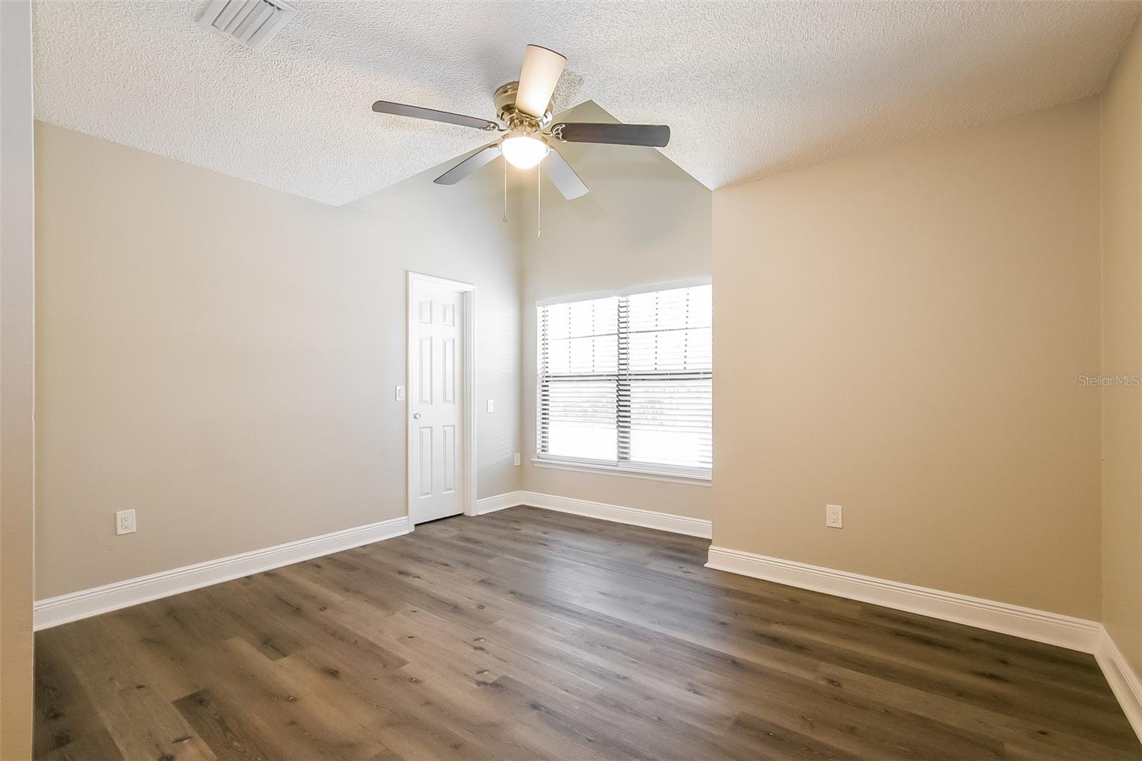 Image 13 of 22 For 4800 Old Oak Tree Court