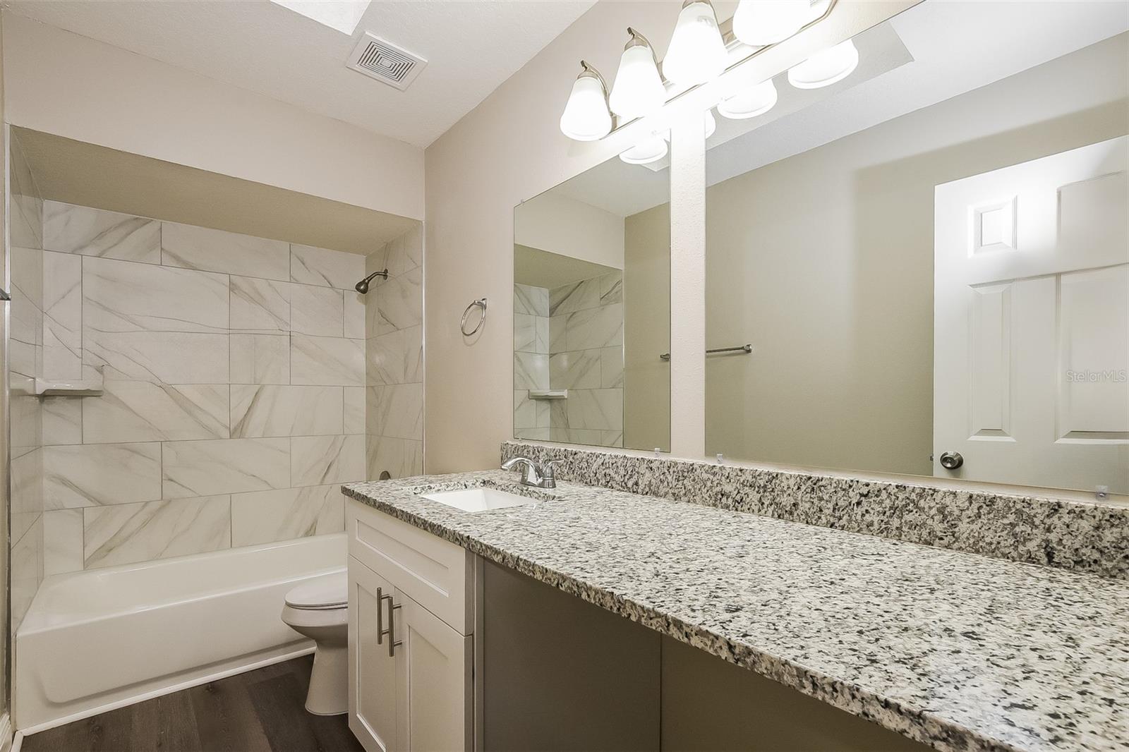 Image 18 of 22 For 4800 Old Oak Tree Court