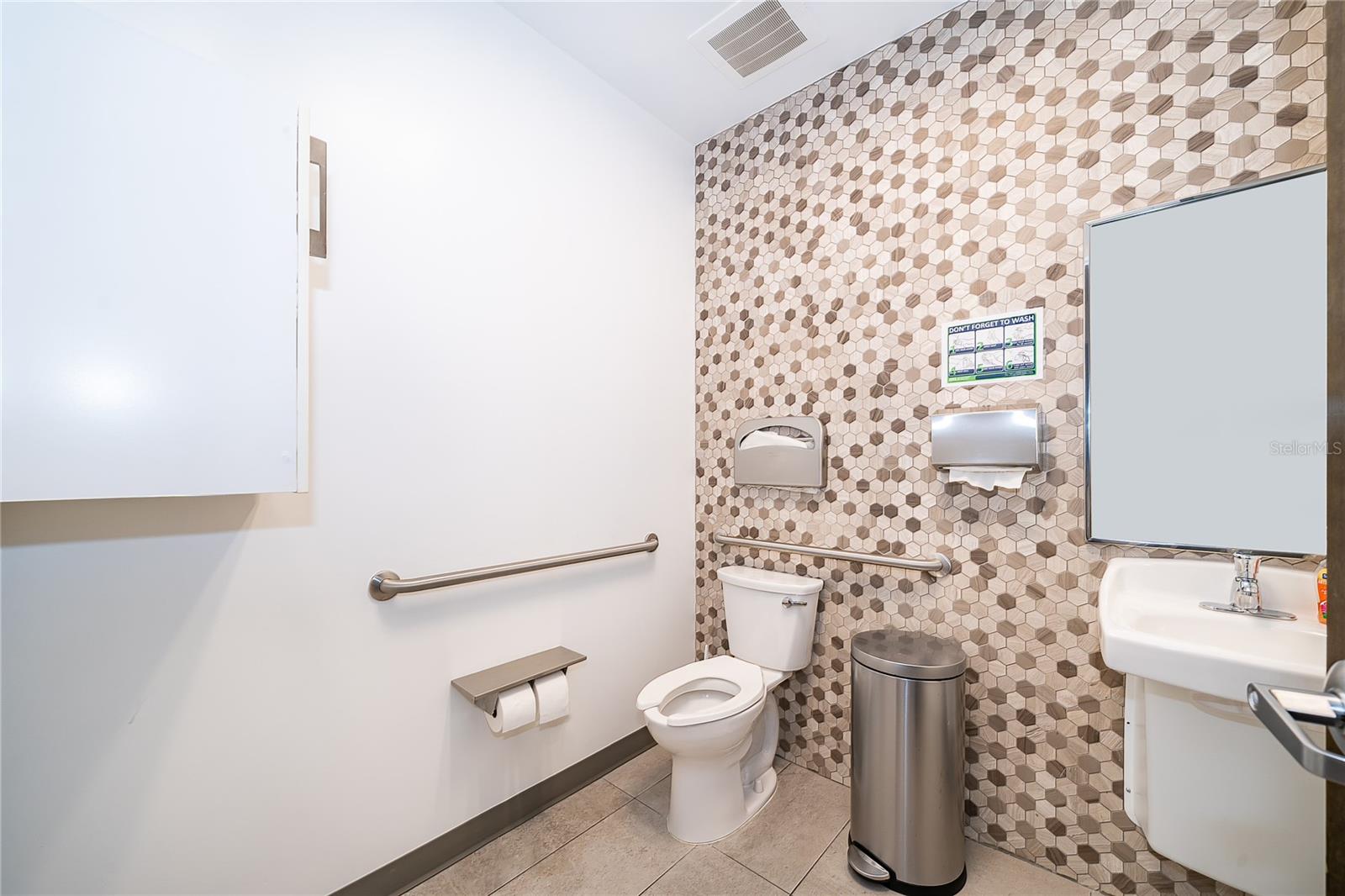 Image 15 of 40 For 7560 Red Bug Lake Rd  2014