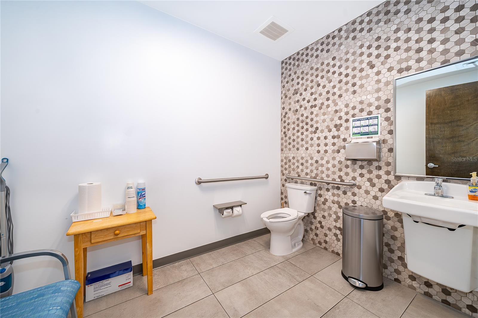 Image 31 of 40 For 7560 Red Bug Lake Rd  2014