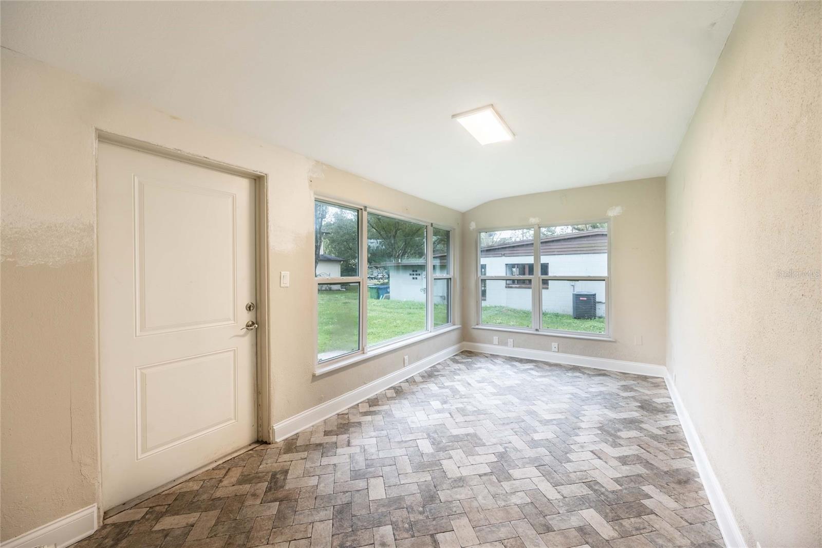 Image 7 of 12 For 230 Strathy Lane