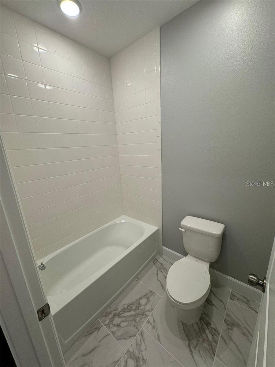 Image 14 of 21 For 7404 Estuary Lake Loop