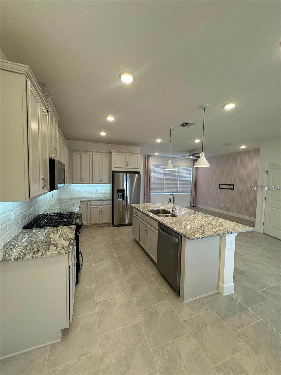 Image 3 of 21 For 7404 Estuary Lake Loop