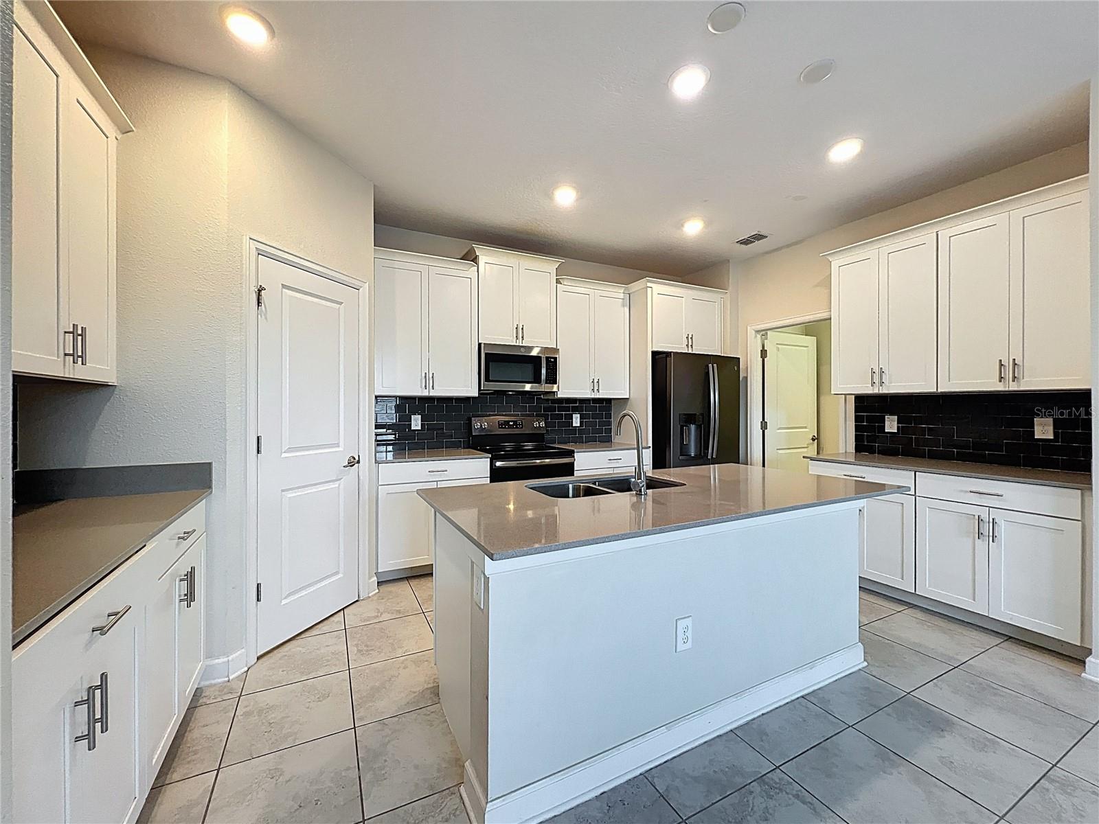 Image 13 of 66 For 10006 Yelllow Jasmine Drive