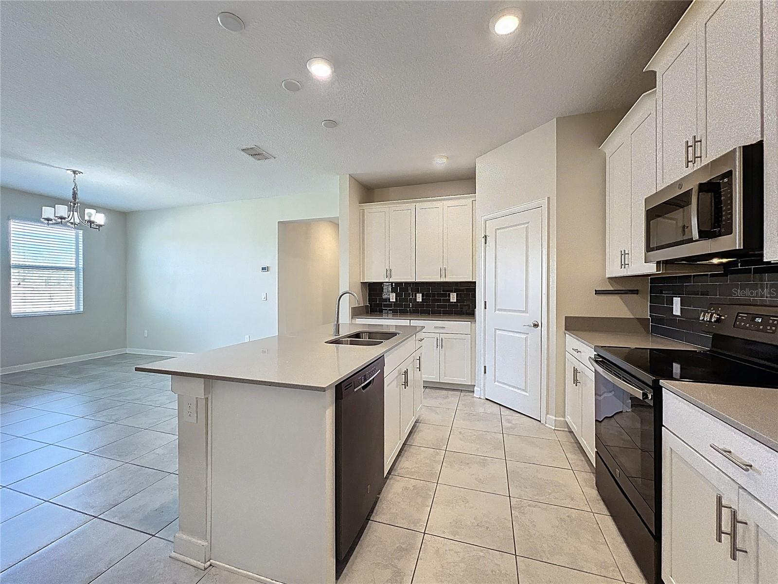 Image 17 of 66 For 10006 Yelllow Jasmine Drive