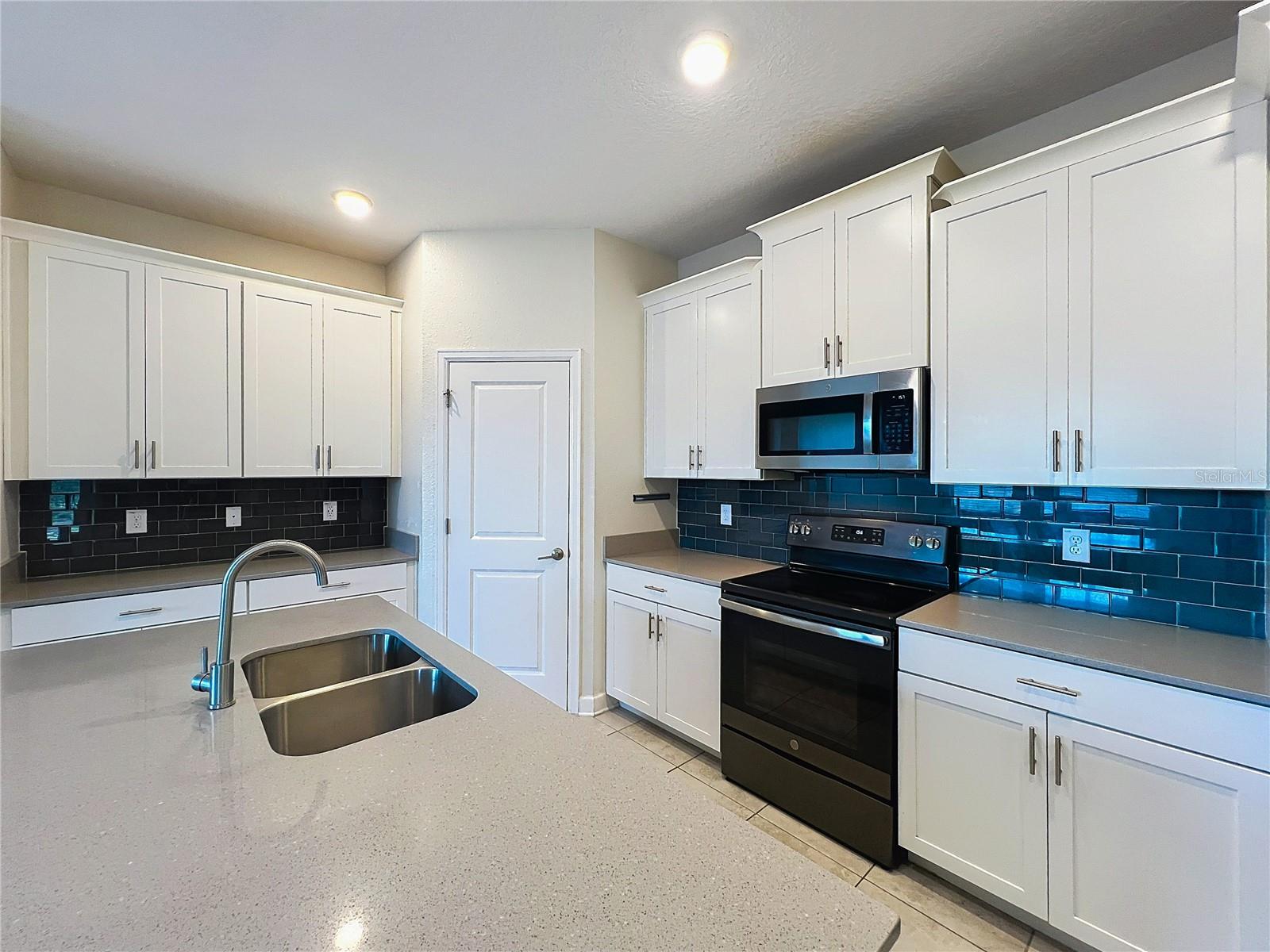 Image 18 of 66 For 10006 Yelllow Jasmine Drive