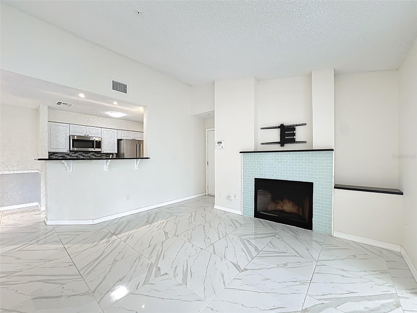 Image 17 of 54 For 232 Afton Square 201