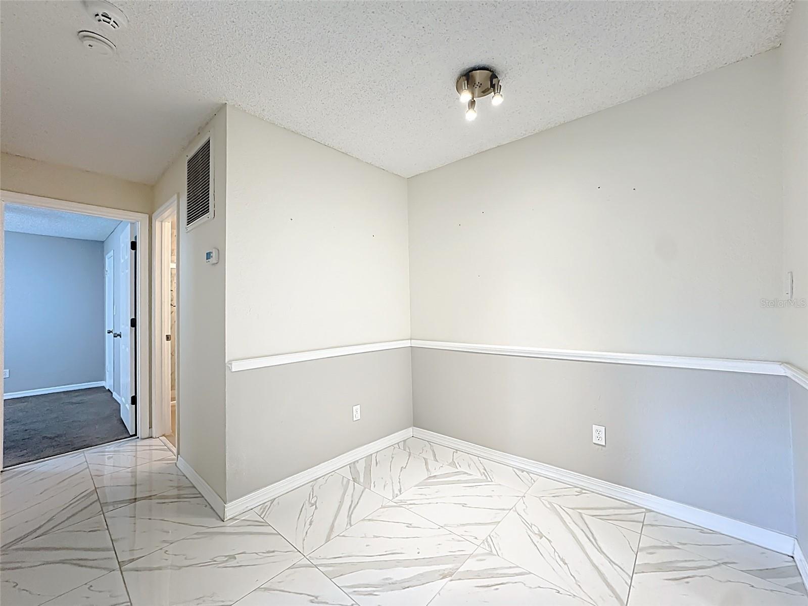 Image 21 of 54 For 232 Afton Square 201