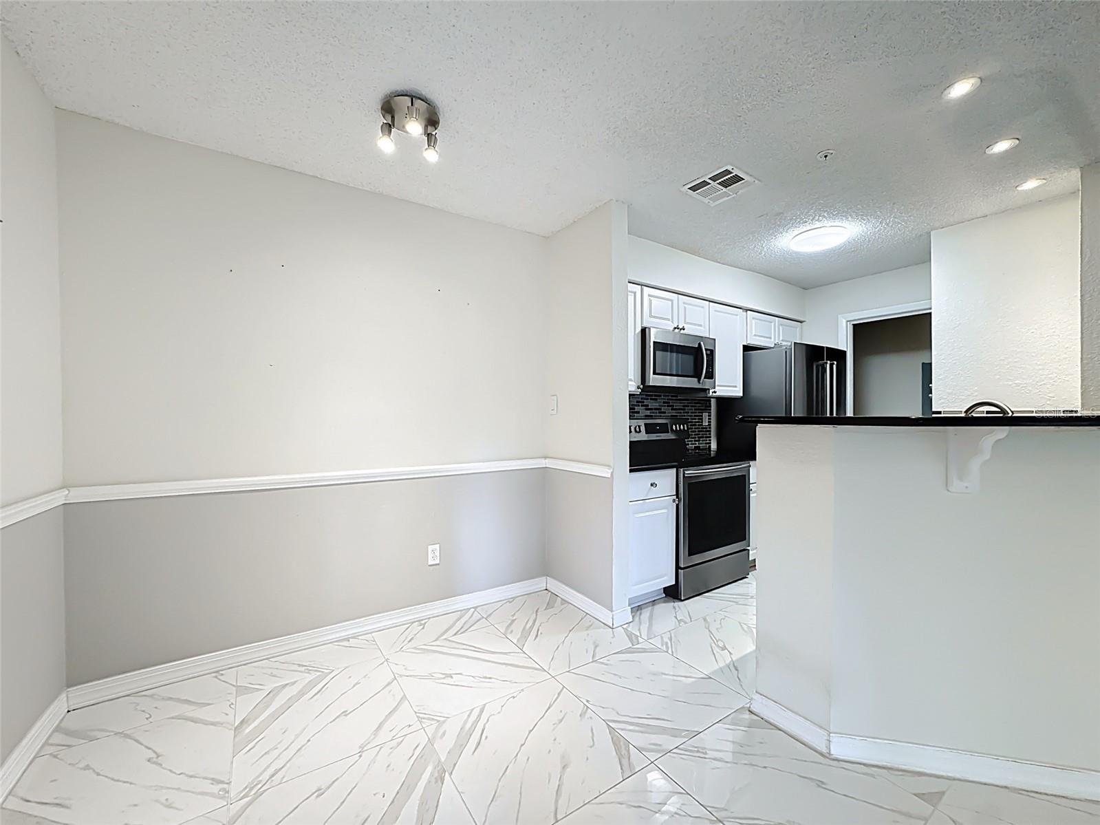 Image 22 of 54 For 232 Afton Square 201