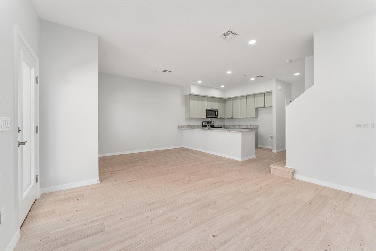 Image 12 of 41 For 288 Oak Avenue