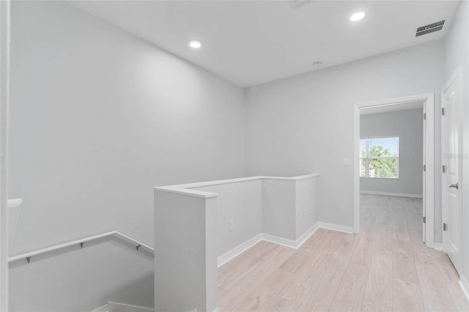 Image 17 of 41 For 288 Oak Avenue