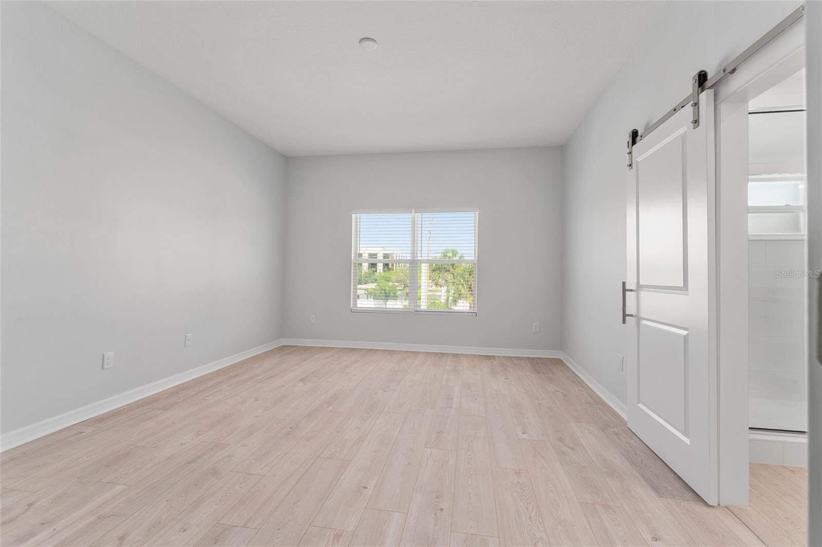 Image 18 of 41 For 288 Oak Avenue