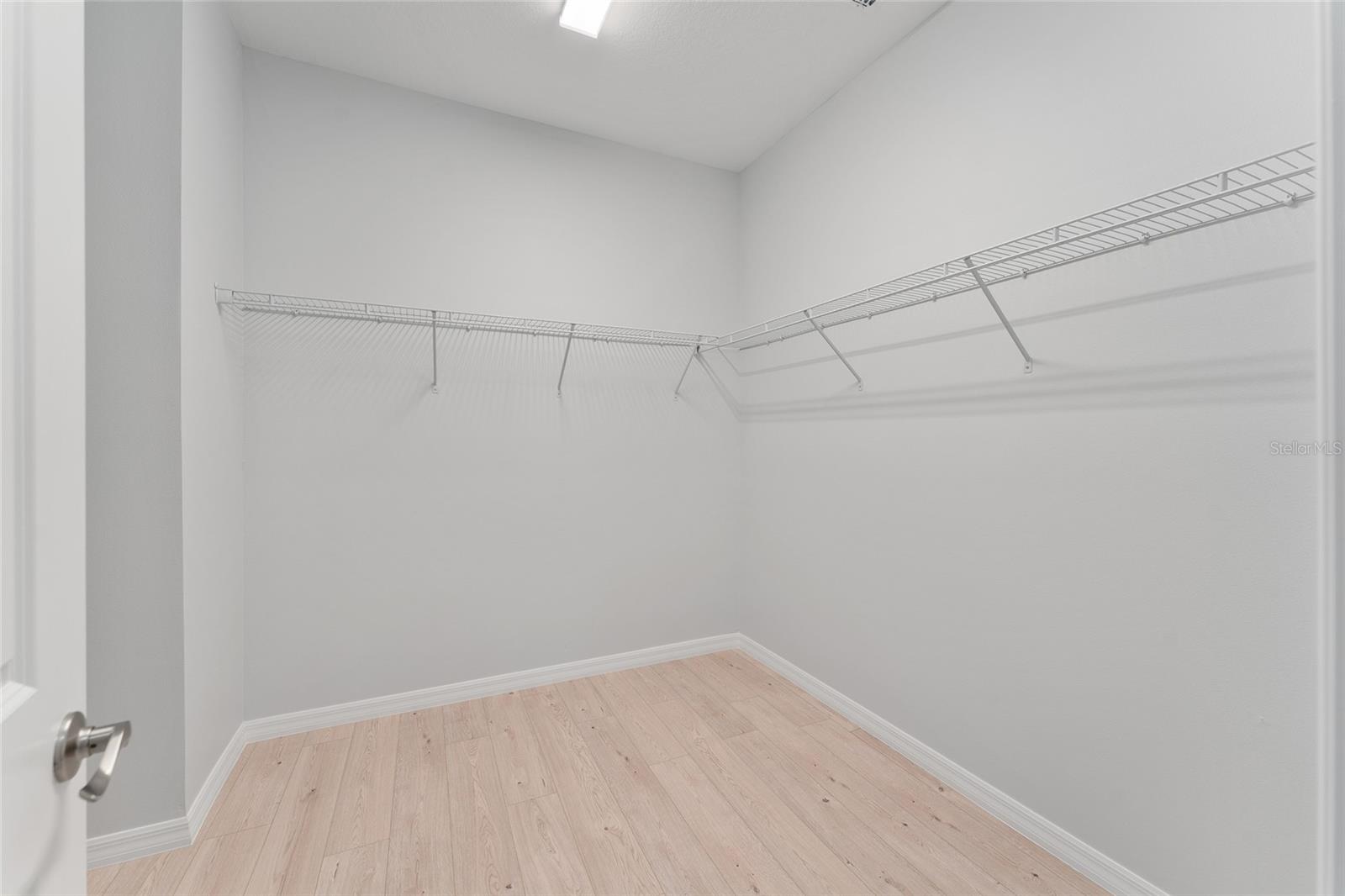 Image 20 of 41 For 288 Oak Avenue