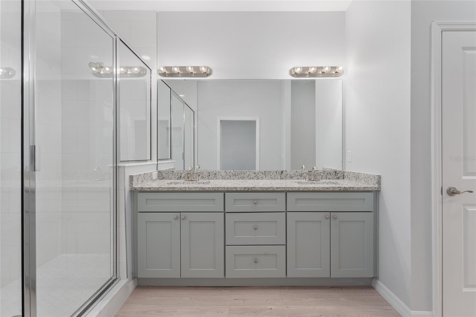 Image 22 of 41 For 288 Oak Avenue